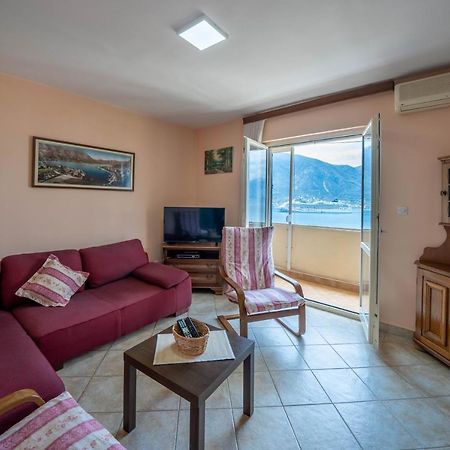 Seaside Serenity: 2-Bedroom Apartment With Boka Bay View Kotor Dış mekan fotoğraf