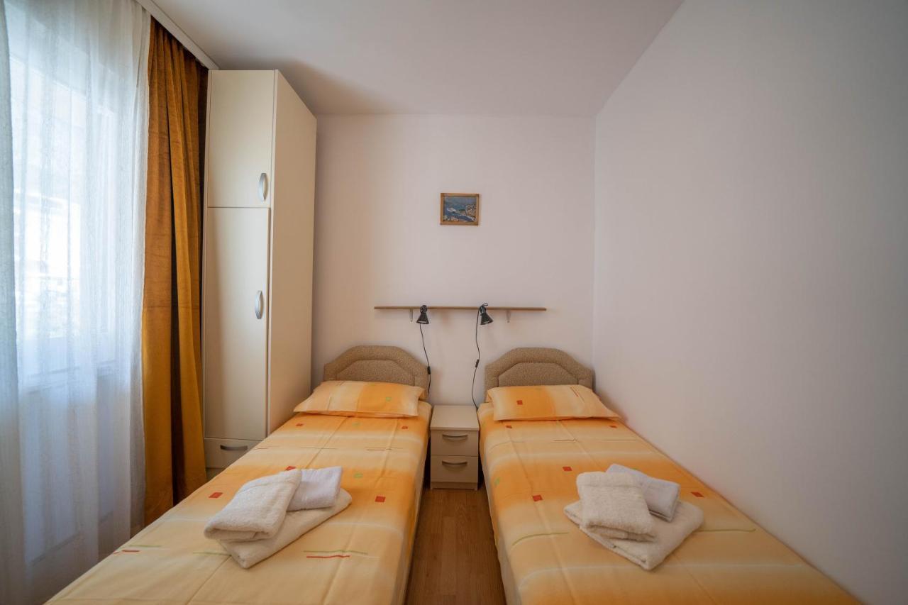 Seaside Serenity: 2-Bedroom Apartment With Boka Bay View Kotor Dış mekan fotoğraf