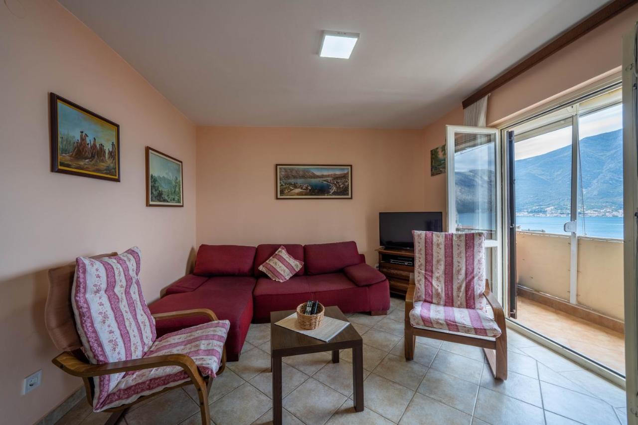 Seaside Serenity: 2-Bedroom Apartment With Boka Bay View Kotor Dış mekan fotoğraf