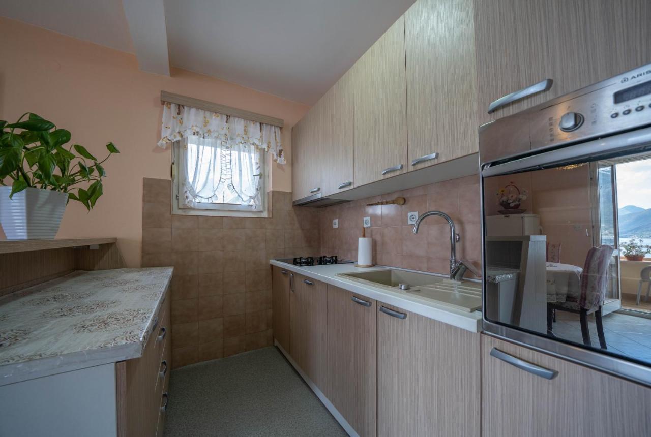 Seaside Serenity: 2-Bedroom Apartment With Boka Bay View Kotor Dış mekan fotoğraf