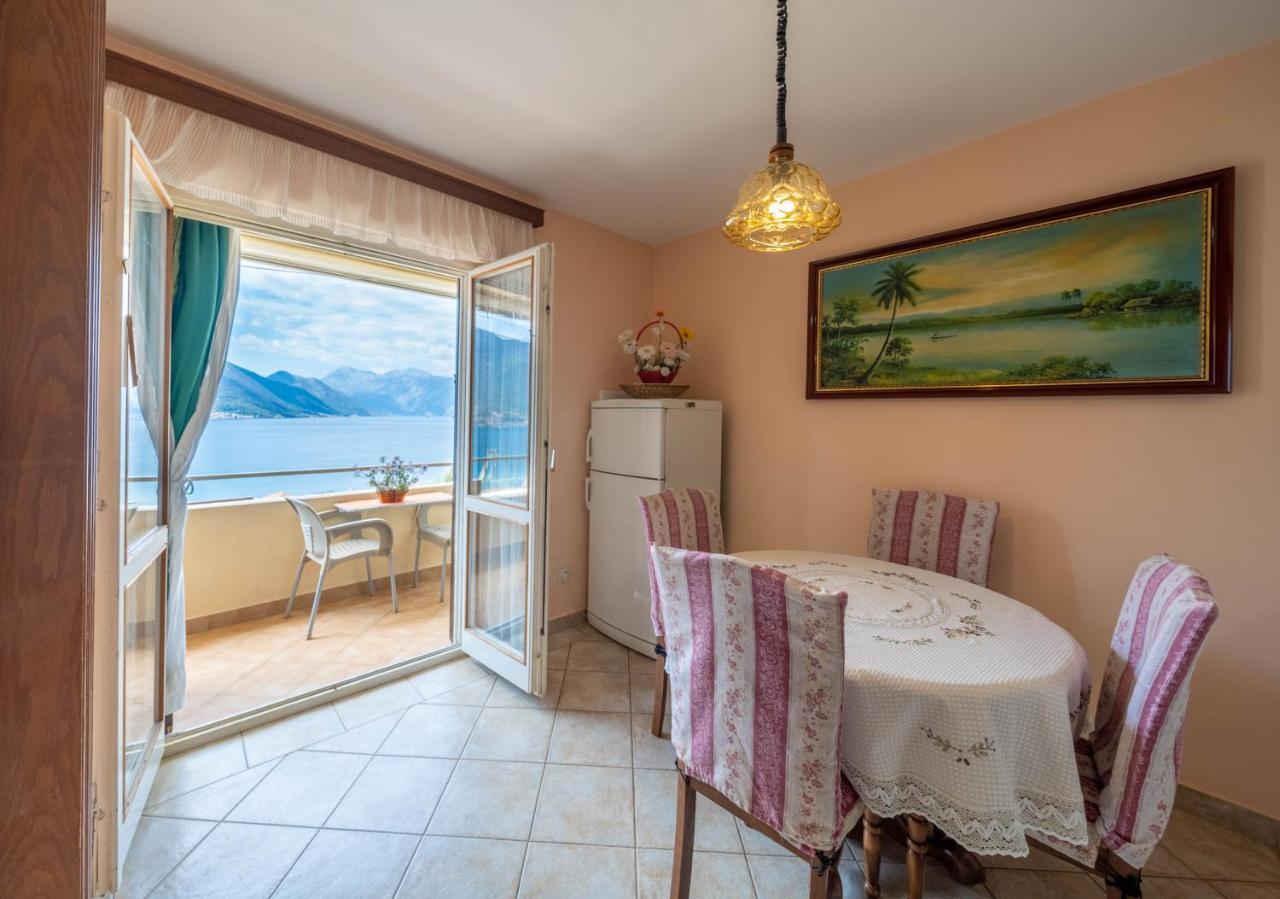 Seaside Serenity: 2-Bedroom Apartment With Boka Bay View Kotor Dış mekan fotoğraf