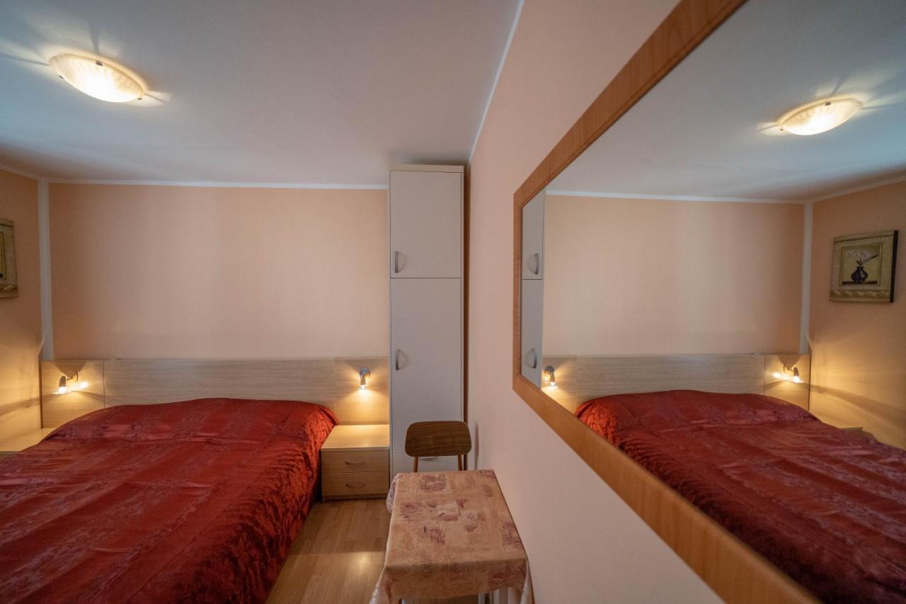 Seaside Serenity: 2-Bedroom Apartment With Boka Bay View Kotor Dış mekan fotoğraf